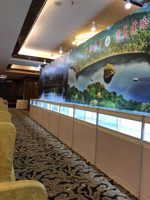 八棱柱玻璃展柜